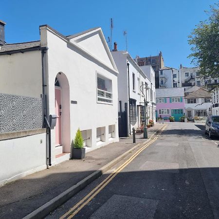 Quirky Seaside Family Cottage Walk To The Waves! Brighton Exterior photo