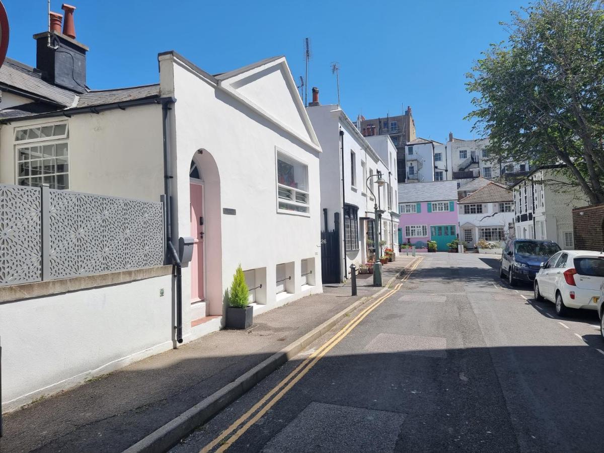 Quirky Seaside Family Cottage Walk To The Waves! Brighton Exterior photo